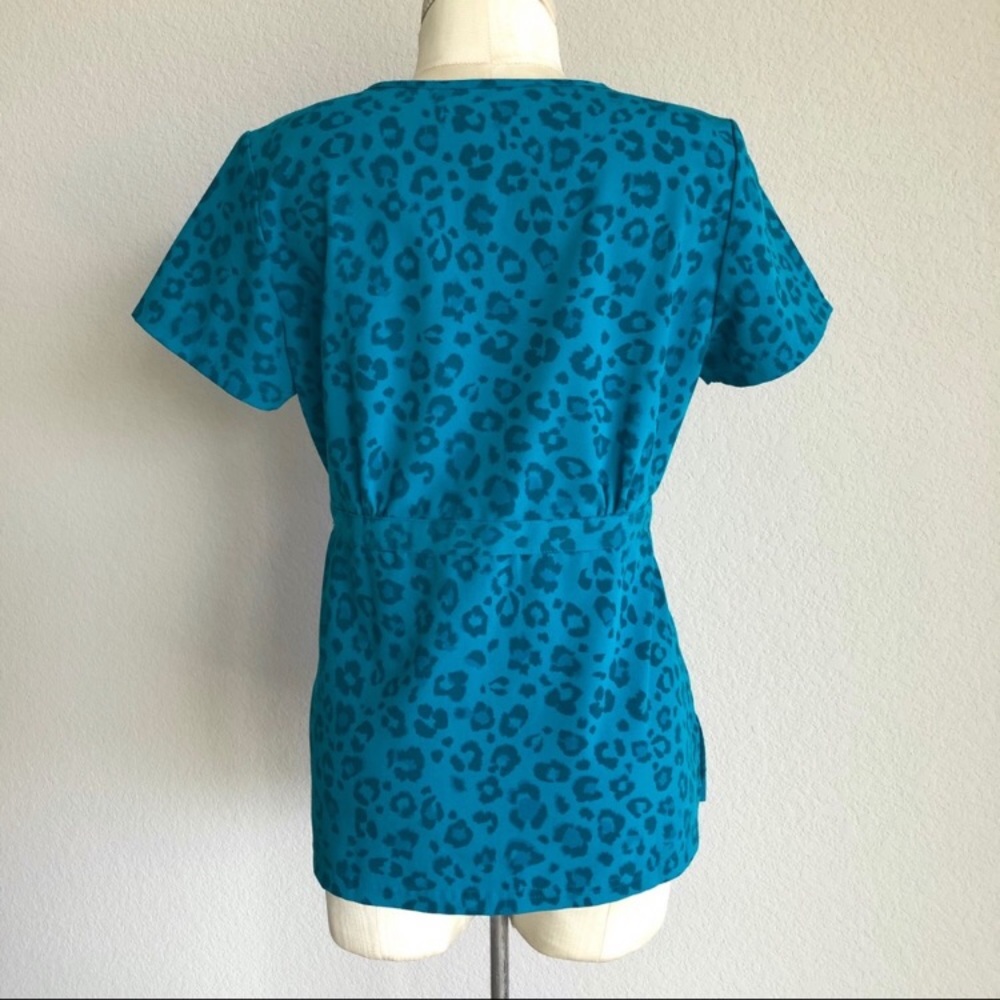 Koi Sapphire blue/gray animal print scrubs top. - Picture 5 of 7